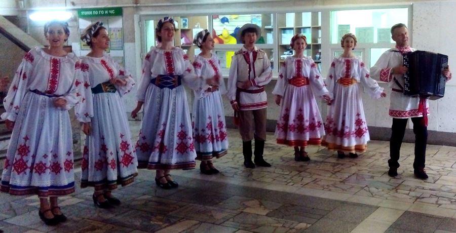 «Ярыца» выступил перед участниками международного образовательного проекта